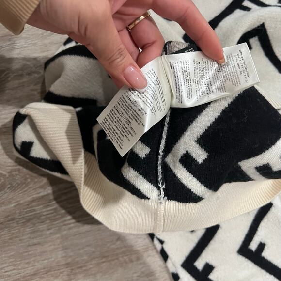 Fendi Geometric Monogram Off- White Black Wool Sweater IT 48 - Picture 3 of 9